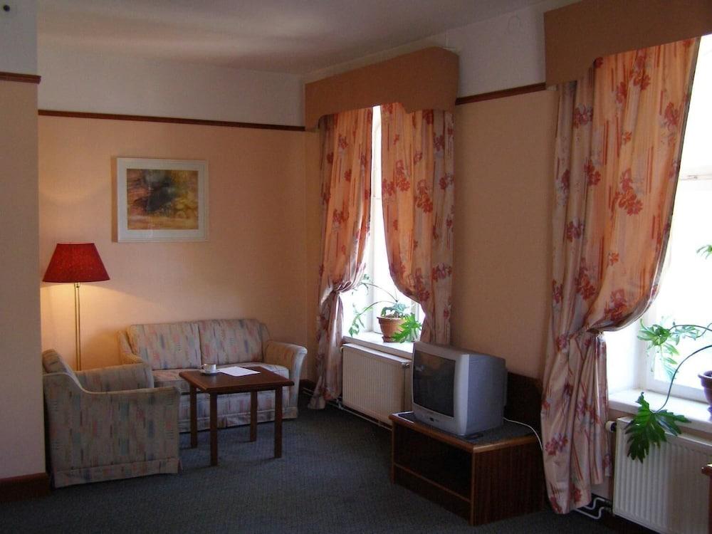 Hotel Victoria بارنو المظهر الخارجي الصورة