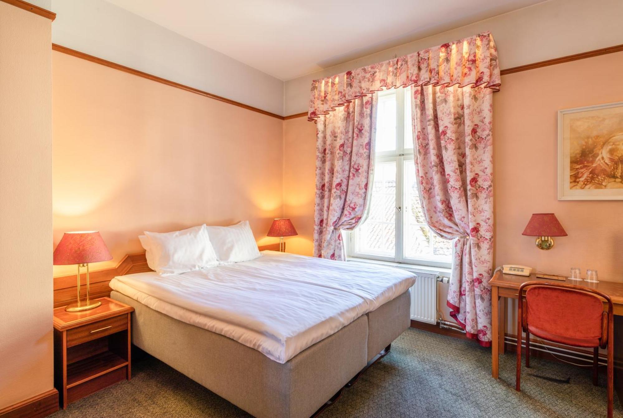 Hotel Victoria بارنو المظهر الخارجي الصورة