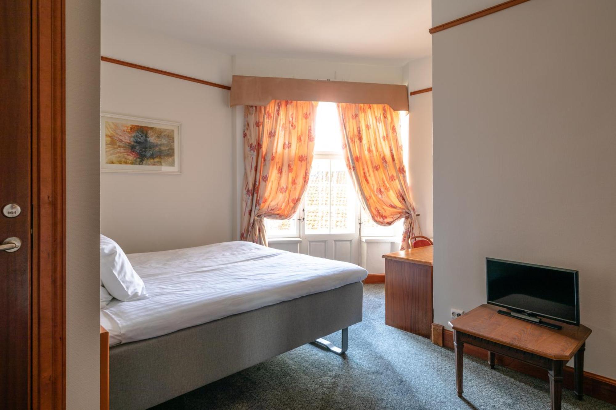 Hotel Victoria بارنو المظهر الخارجي الصورة