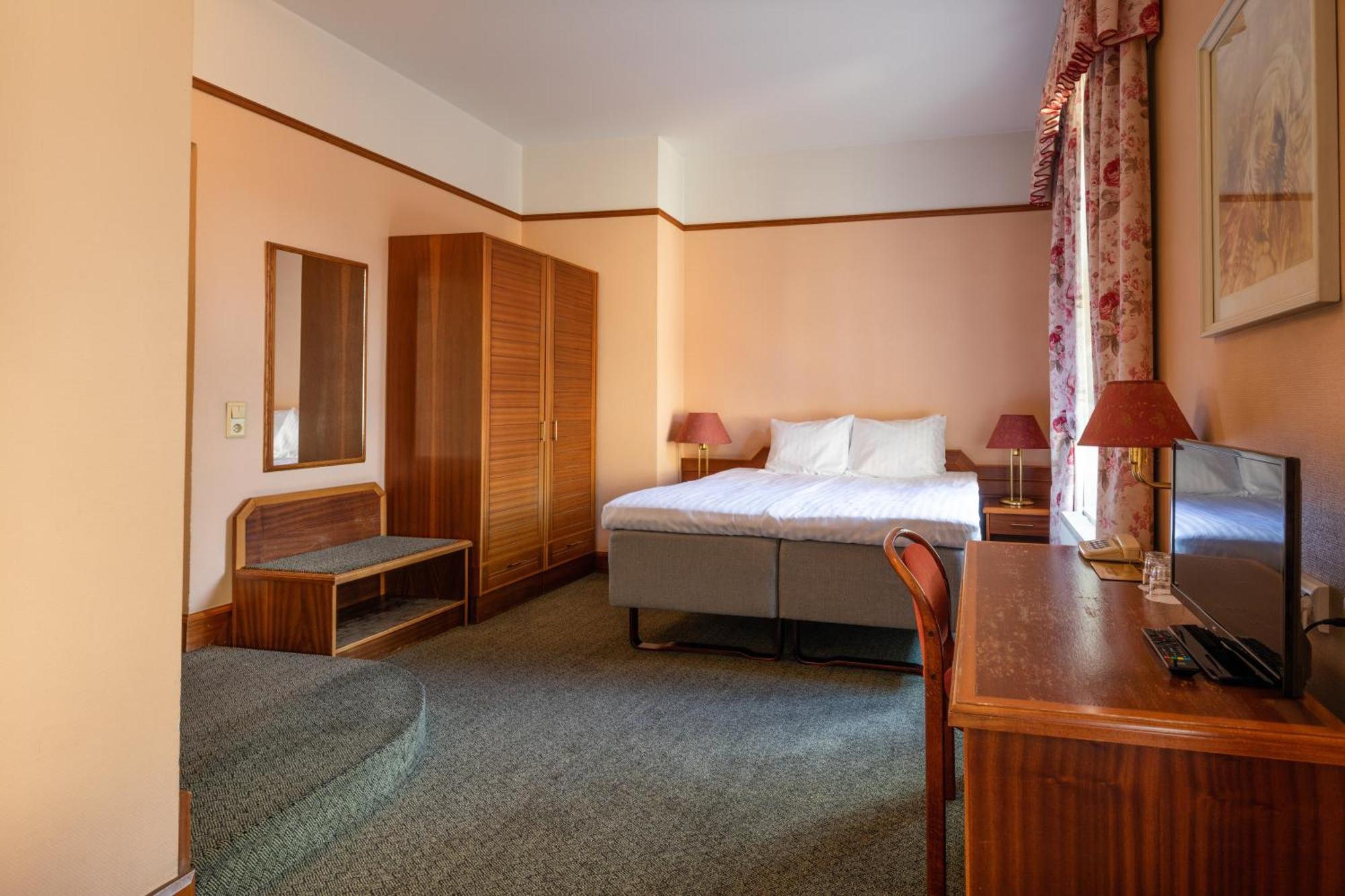 Hotel Victoria بارنو المظهر الخارجي الصورة