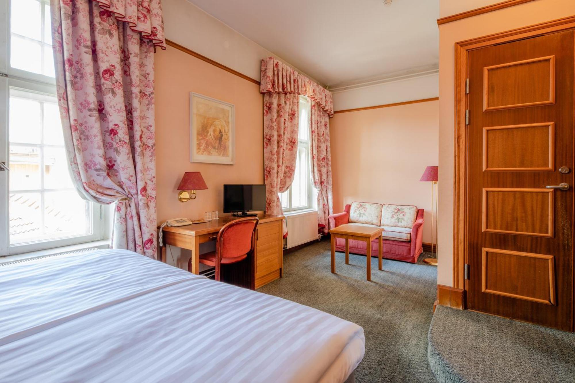 Hotel Victoria بارنو المظهر الخارجي الصورة