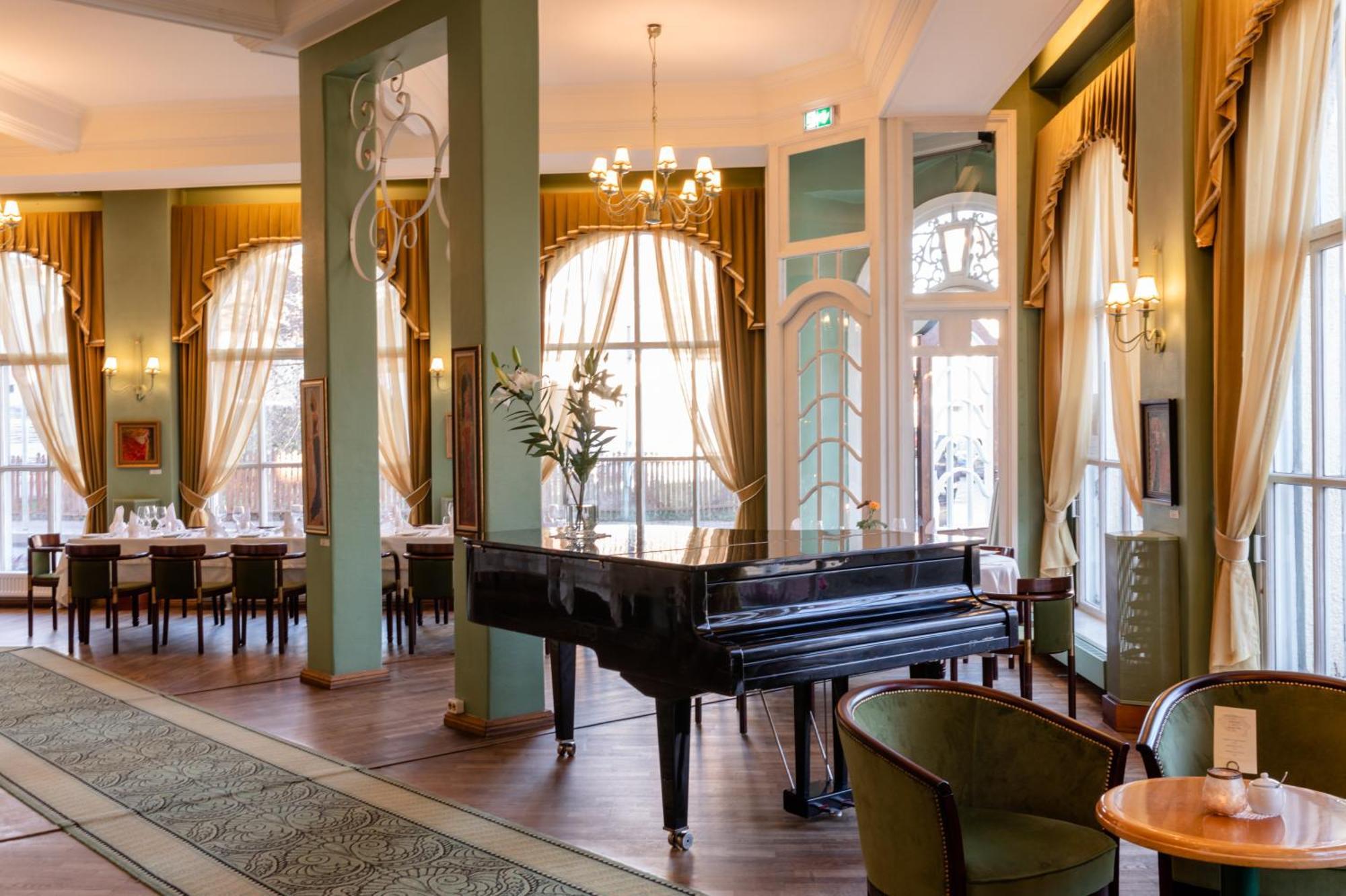 Hotel Victoria بارنو المظهر الخارجي الصورة